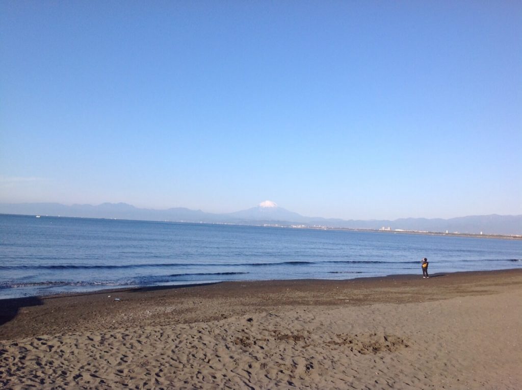 朝の片瀬江ノ島海岸