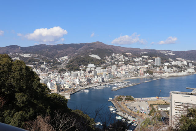 熱海の市街地の画像