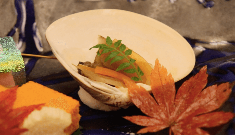 浜の湯の夕食の料理：前菜 蛤山椒煮
