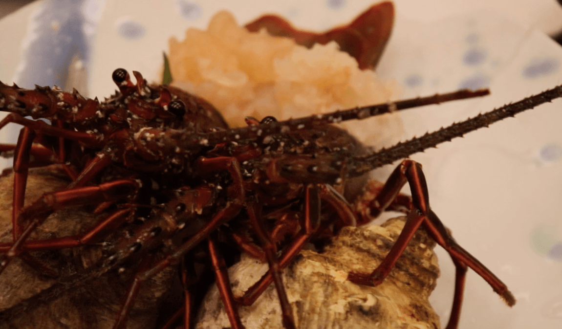 浜の湯の夕食の料理：舟盛りの伊勢海老の刺身