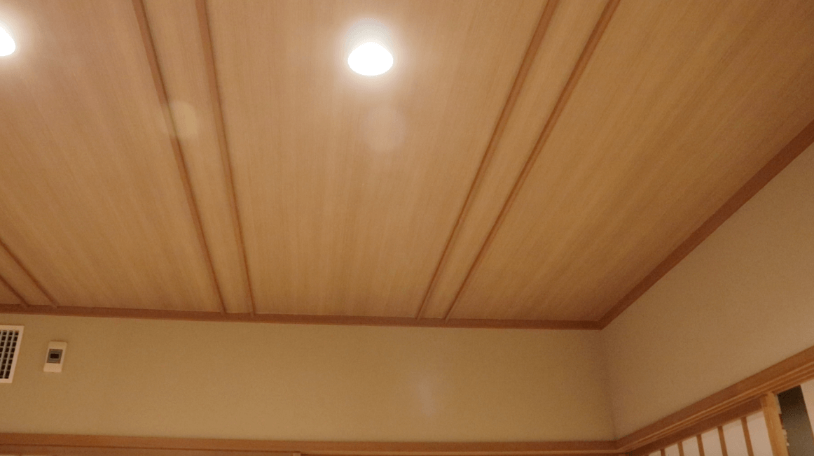 箱根強羅白檀のリビングの天井