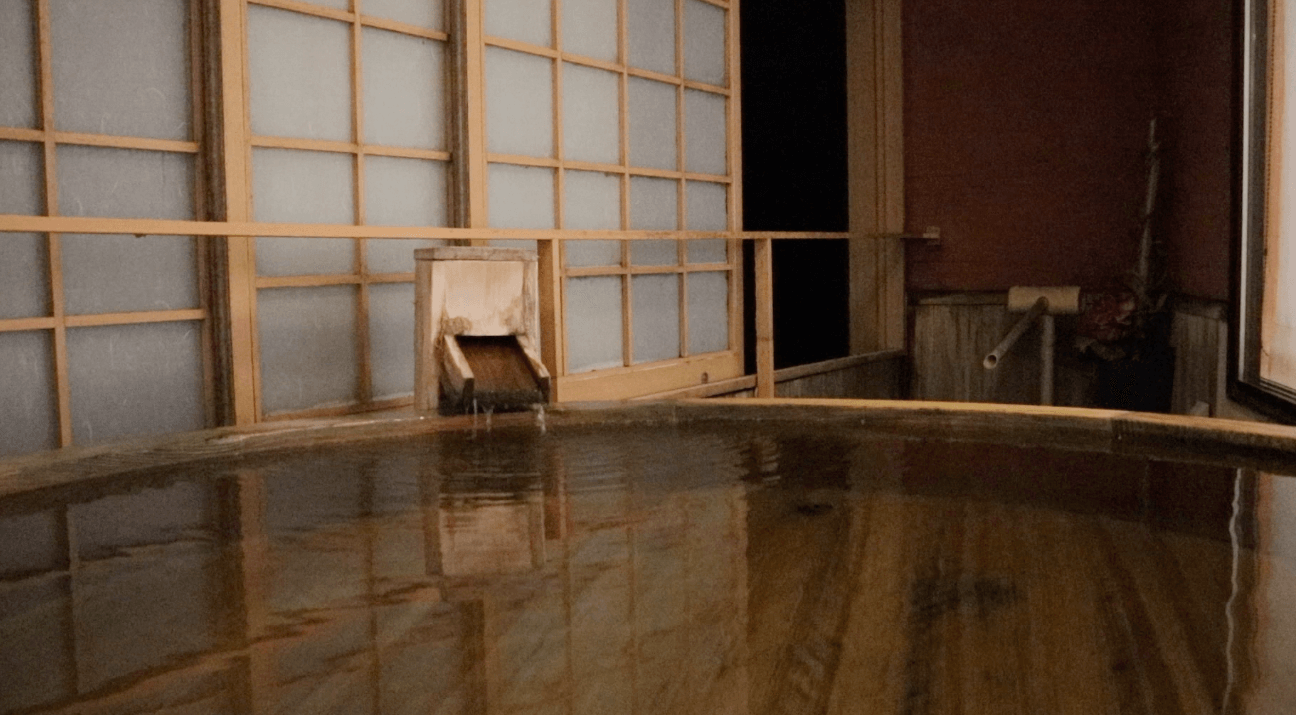 粋松亭の夜の露天風呂