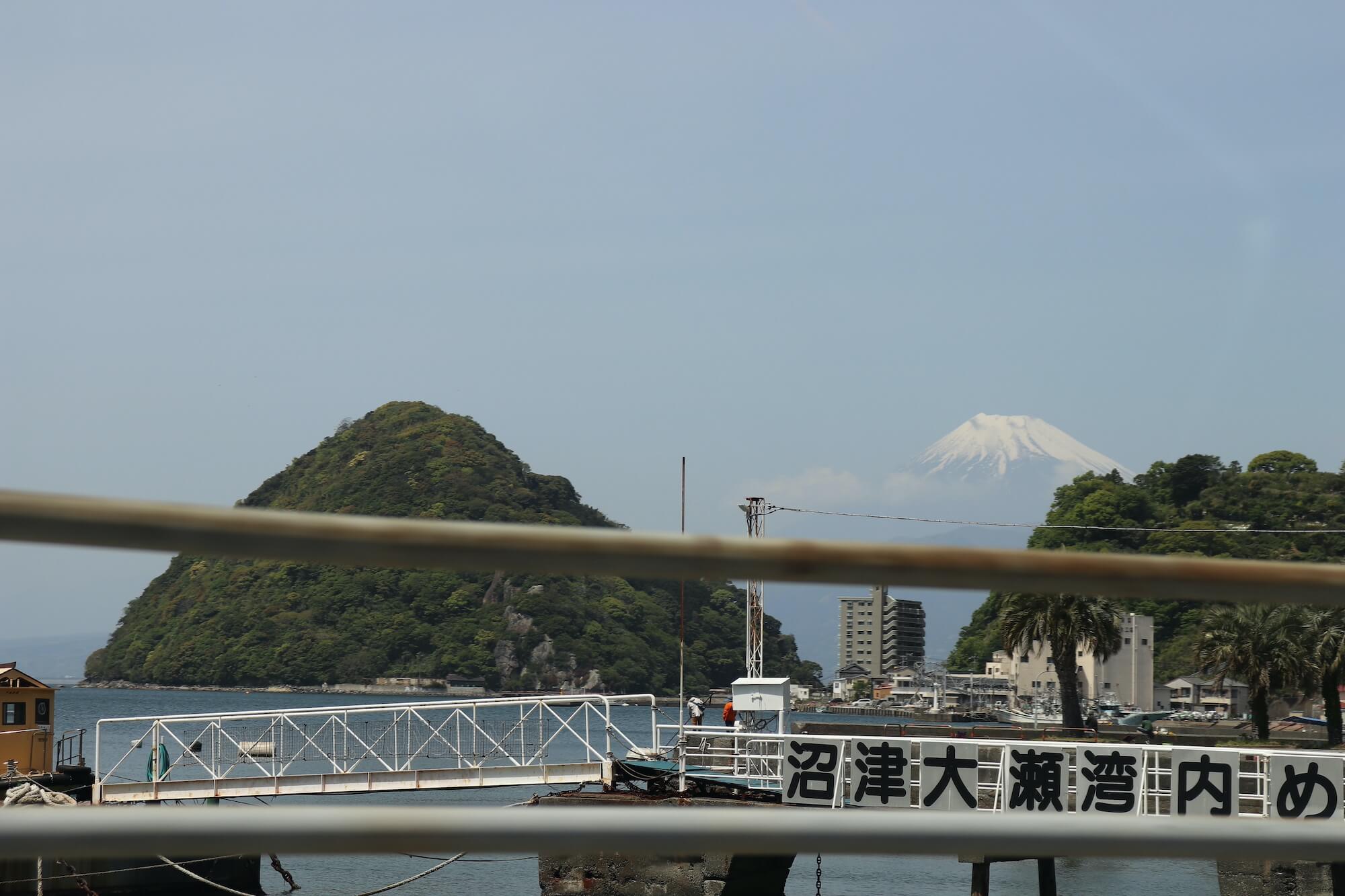 淡島と富士山