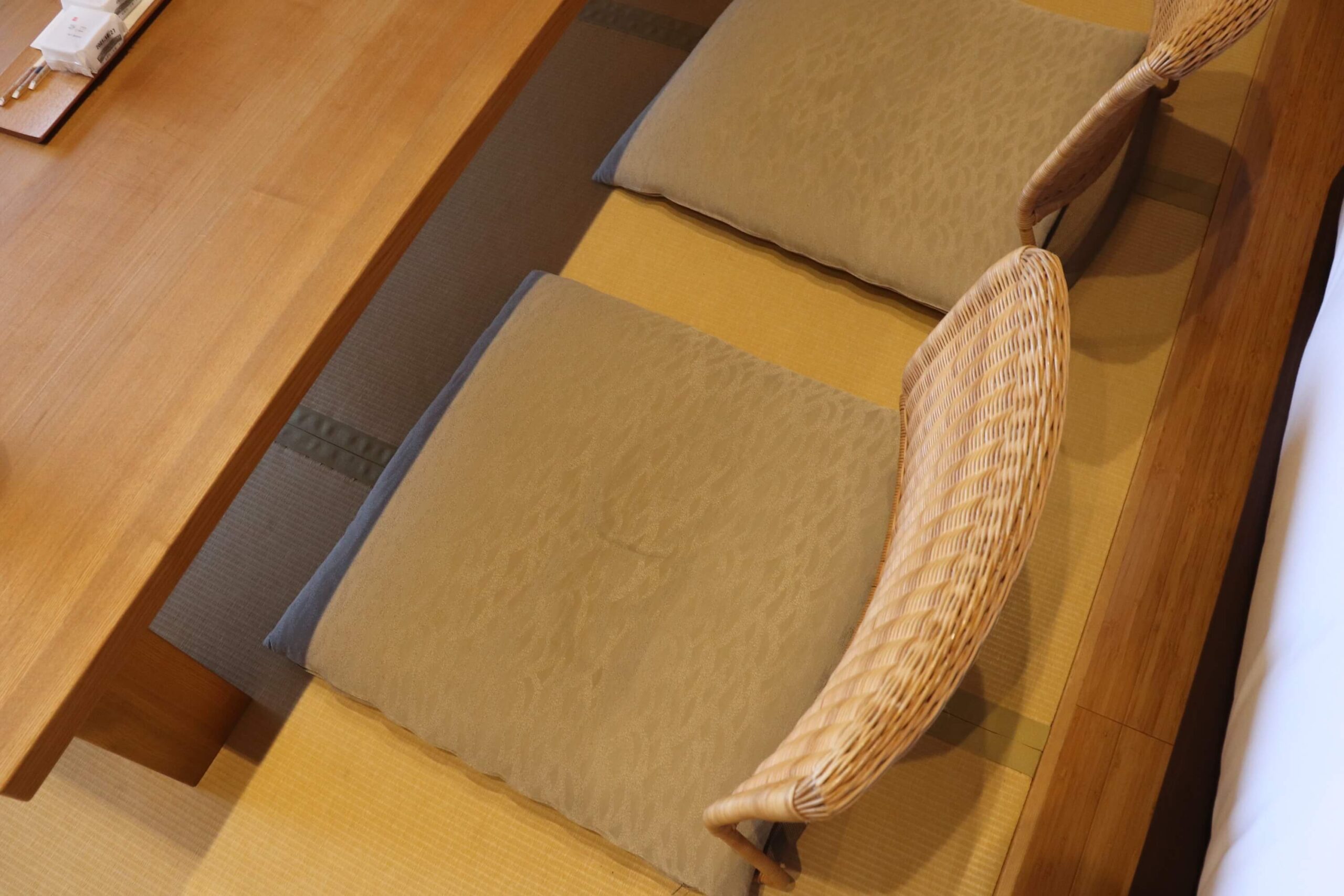 箱根強羅白檀の遥の居間の椅子