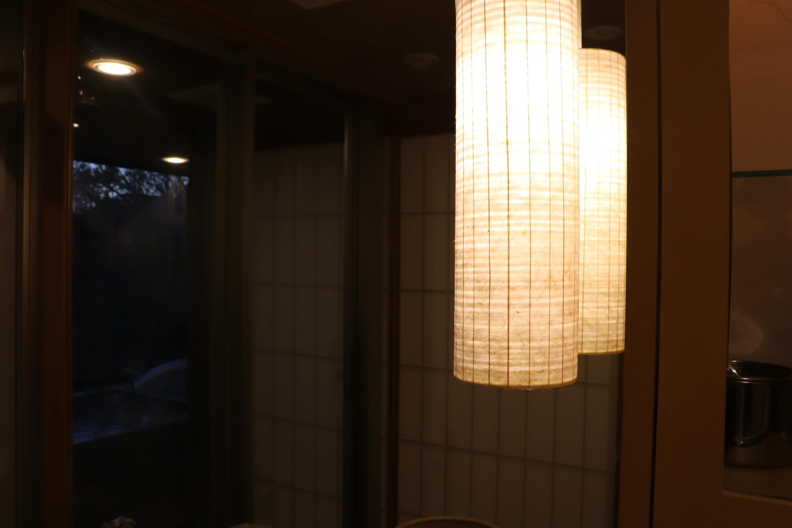 箱根強羅白檀の洗面所の灯り