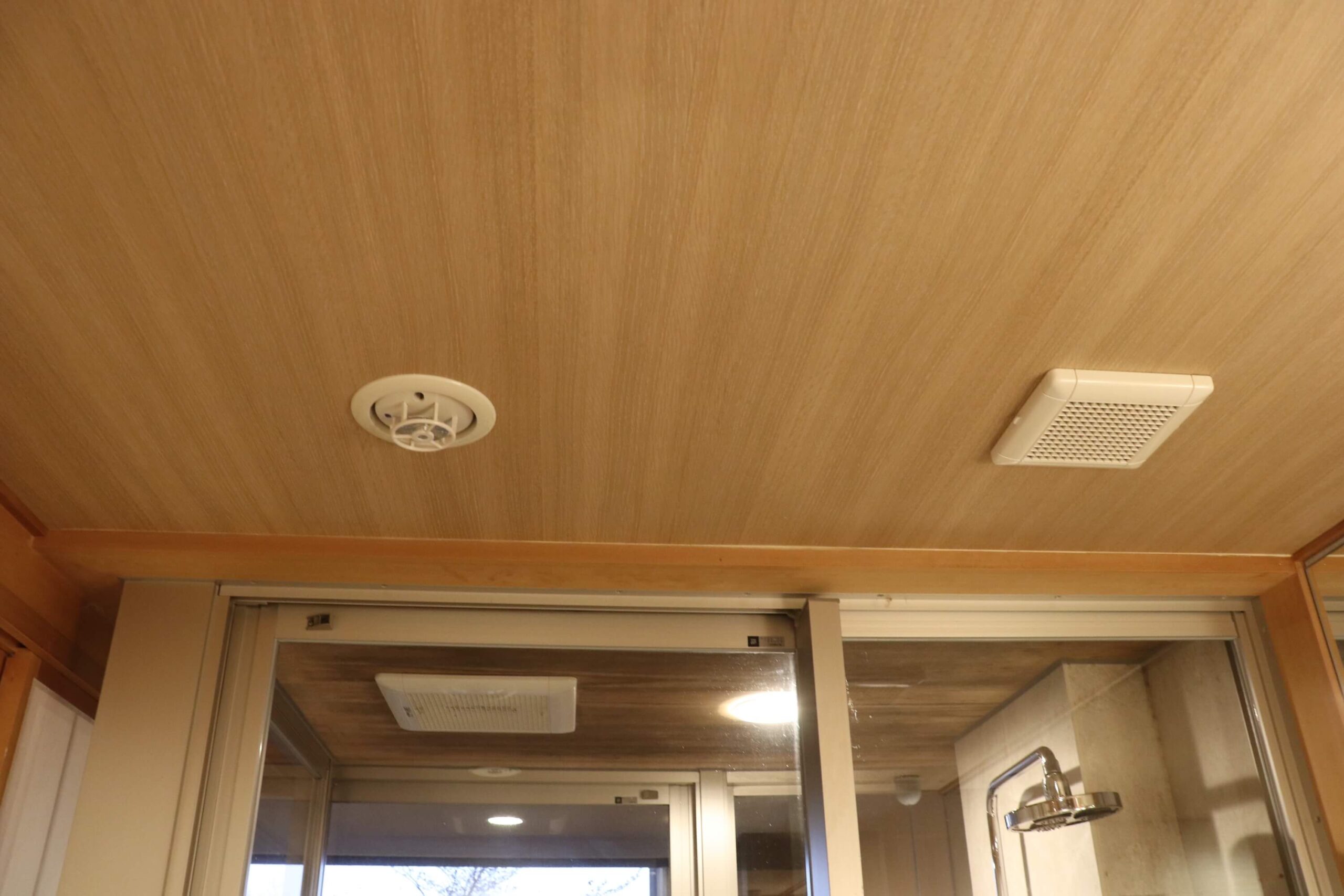 箱根強羅白檀の洗面所の天井