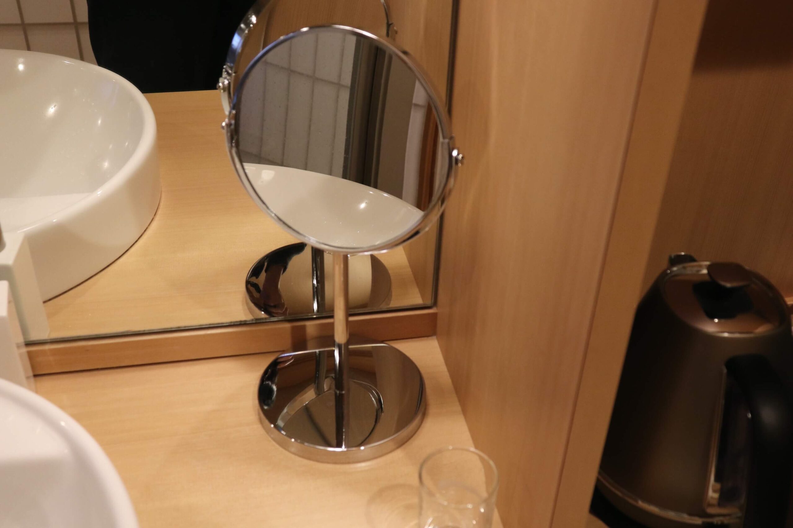 箱根強羅白檀の洗面所の鏡