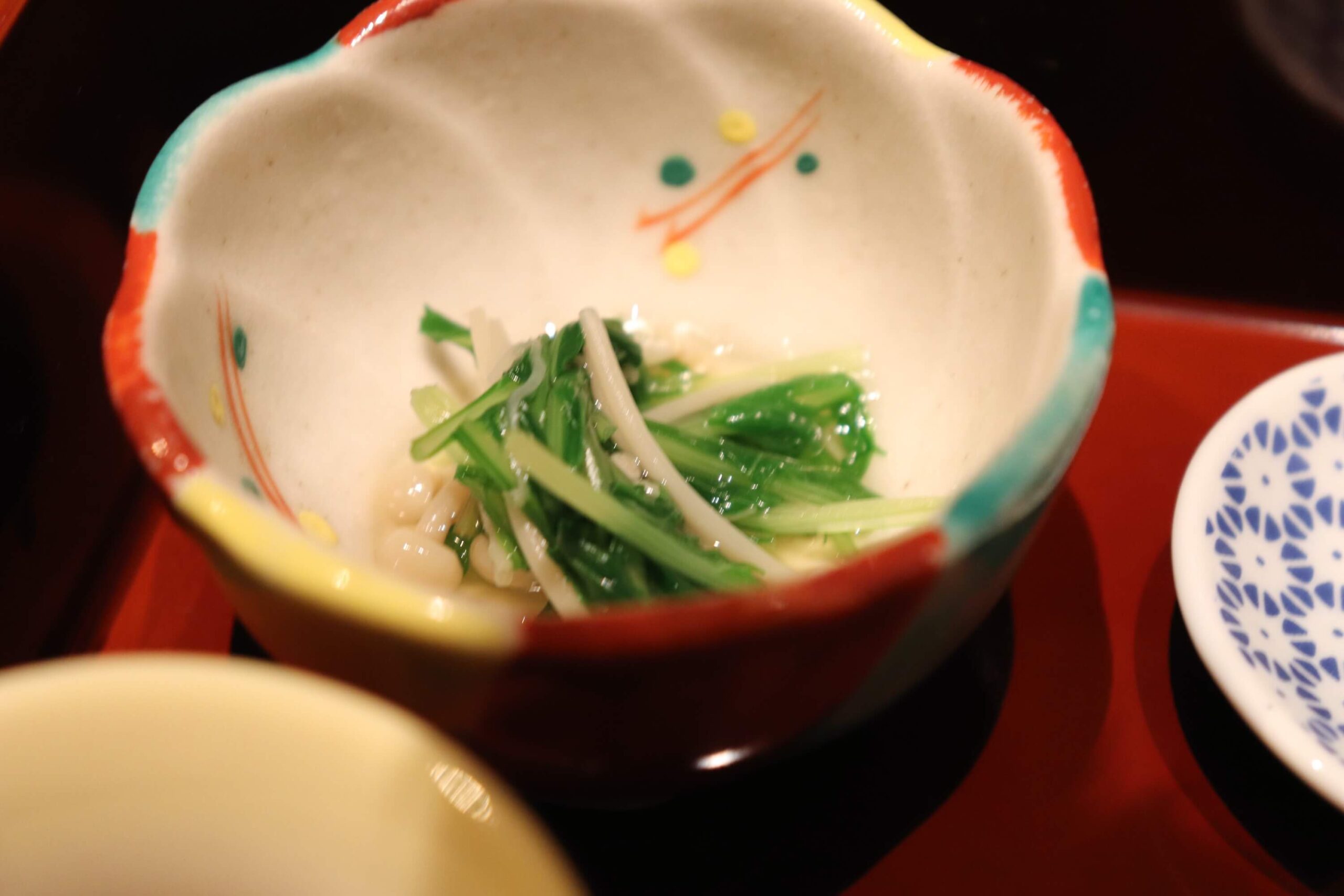 箱根強羅白檀の先付けの京水菜と榎のお浸し