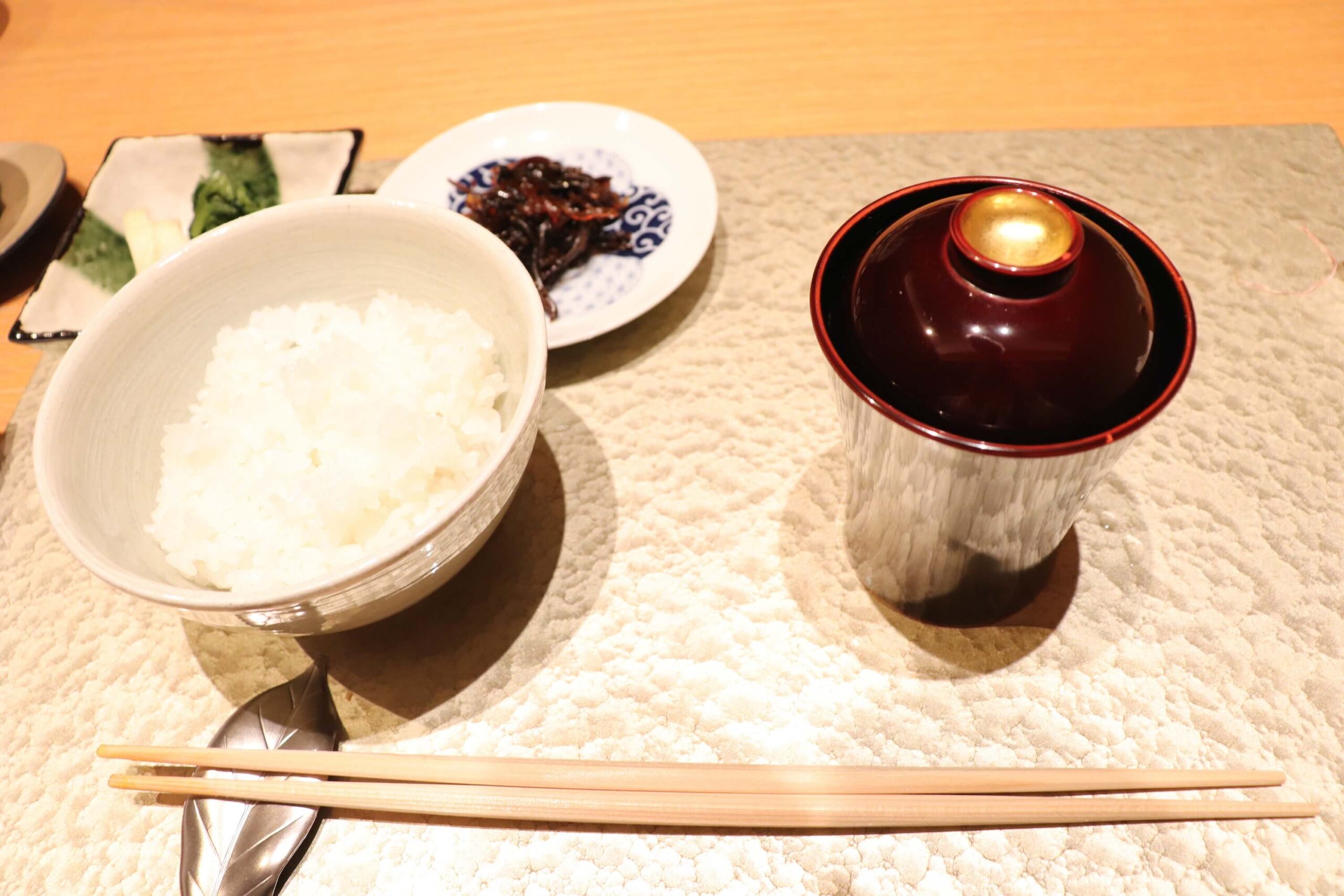 箱根強羅白檀の夕食のご飯と留椀と香の物