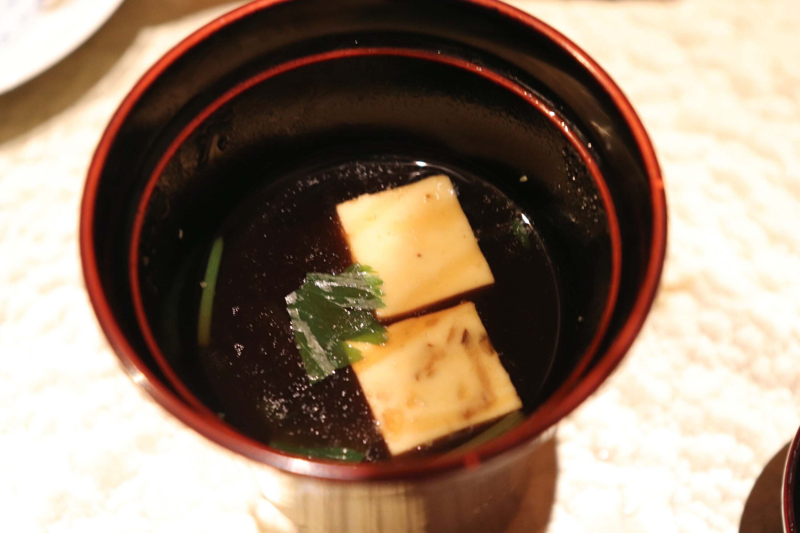箱根強羅白檀の夕食の留椀の赤味噌仕立て