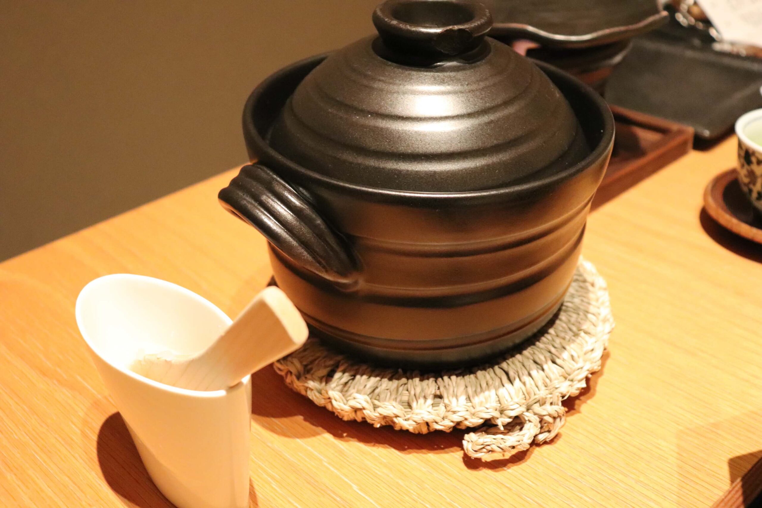 箱根強羅白檀の朝食のご飯の土鍋
