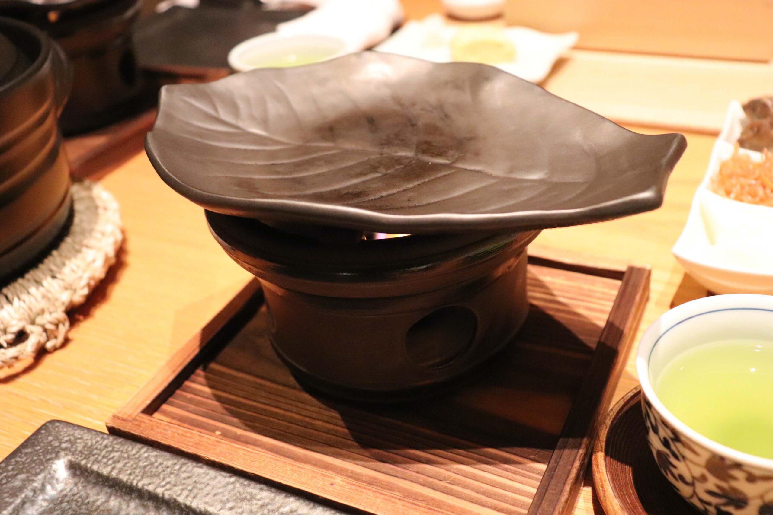箱根強羅白檀の朝食の焼き魚の陶板