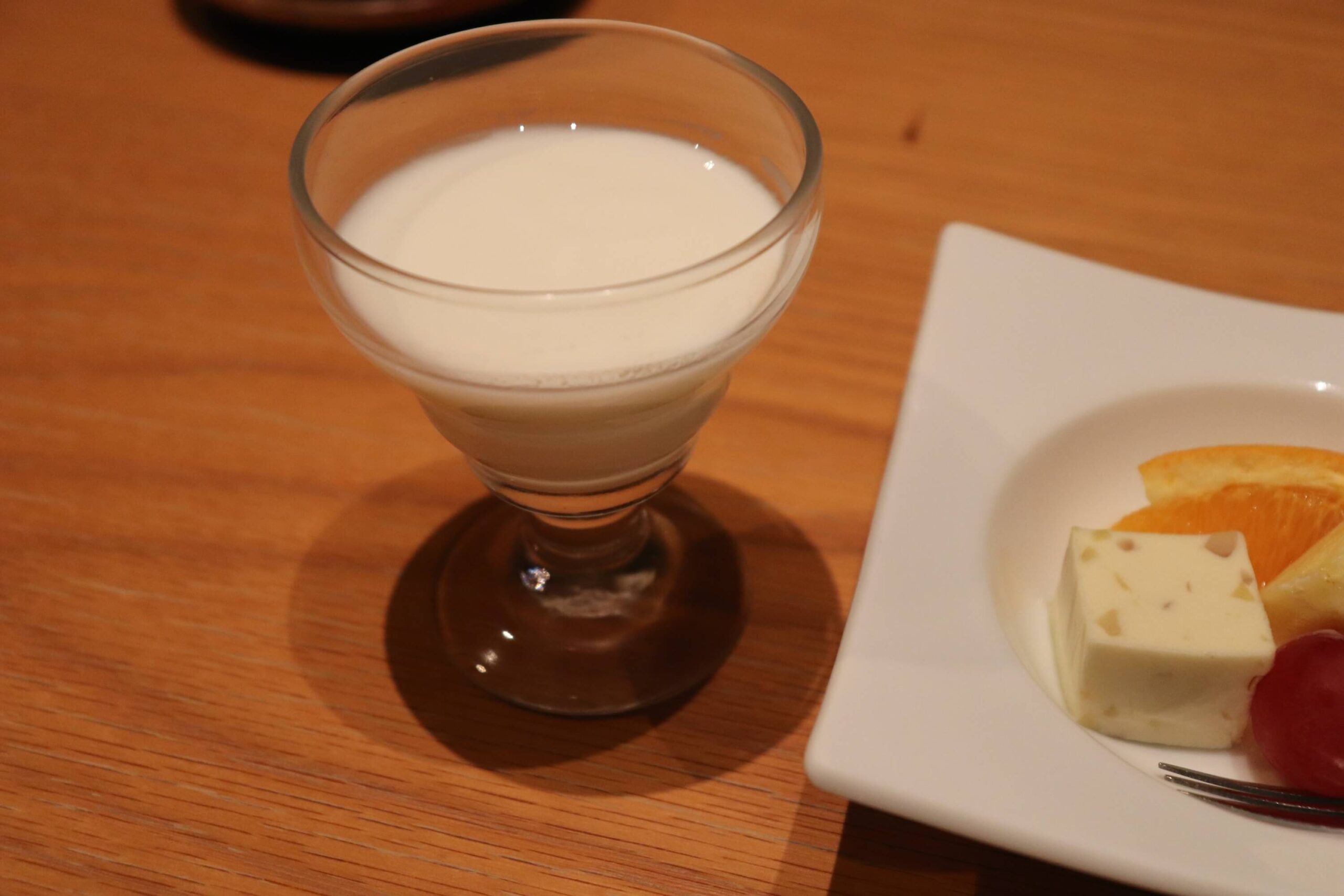 箱根強羅白檀の朝食のデザートのヨーグルト